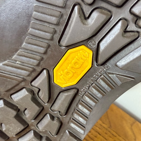 Chaco Vibram Womens Strappy‎ Sandals Size 10 Red White Outdoor Summer Beach - Picture 9 of 10